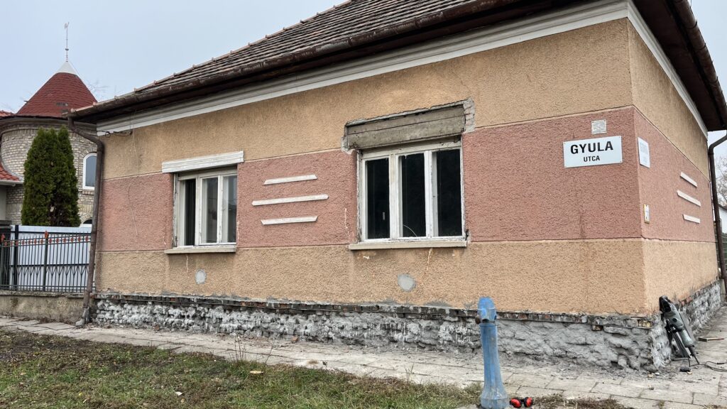 Kádár-kocka lemezes szigetelése Szegeden tűzihorganyzott acéllemezzel