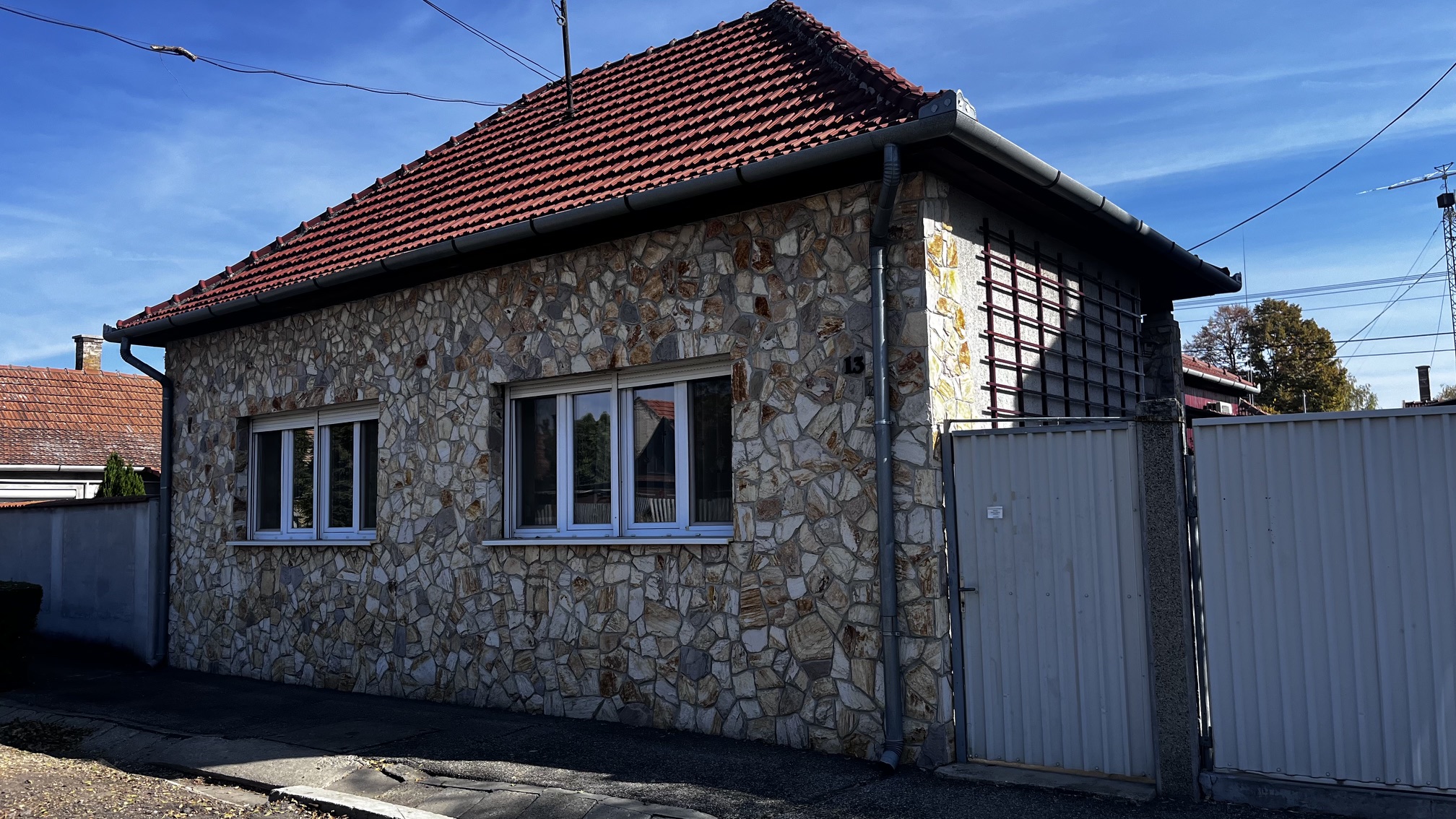 Jászberényi családi ház falinjektálása utólagos vízszigeteléshez